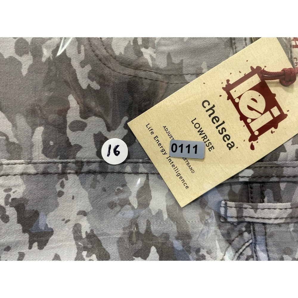 LEI Chelsea Low rise Camo Print Jeans Junior Regular Straight Size 16R NWT - Picture 11 of 11